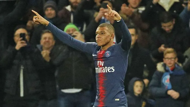 Enquanto a batata assa nos bastidores, Mbapp&eacute; continua aliviando o PSG em campo: mais um belo gol
