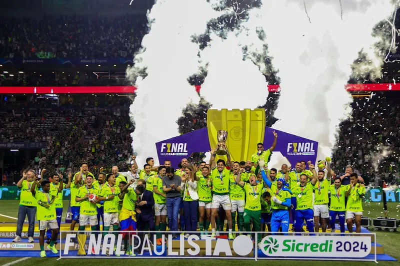 Elenco do Palmeiras comemora o t&iacute;tulo do Paulist&atilde;o 2024