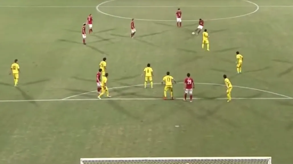 Olha de onde Paulinho marcou um gola&ccedil;o de falta pelo Guanghzou Evergrande