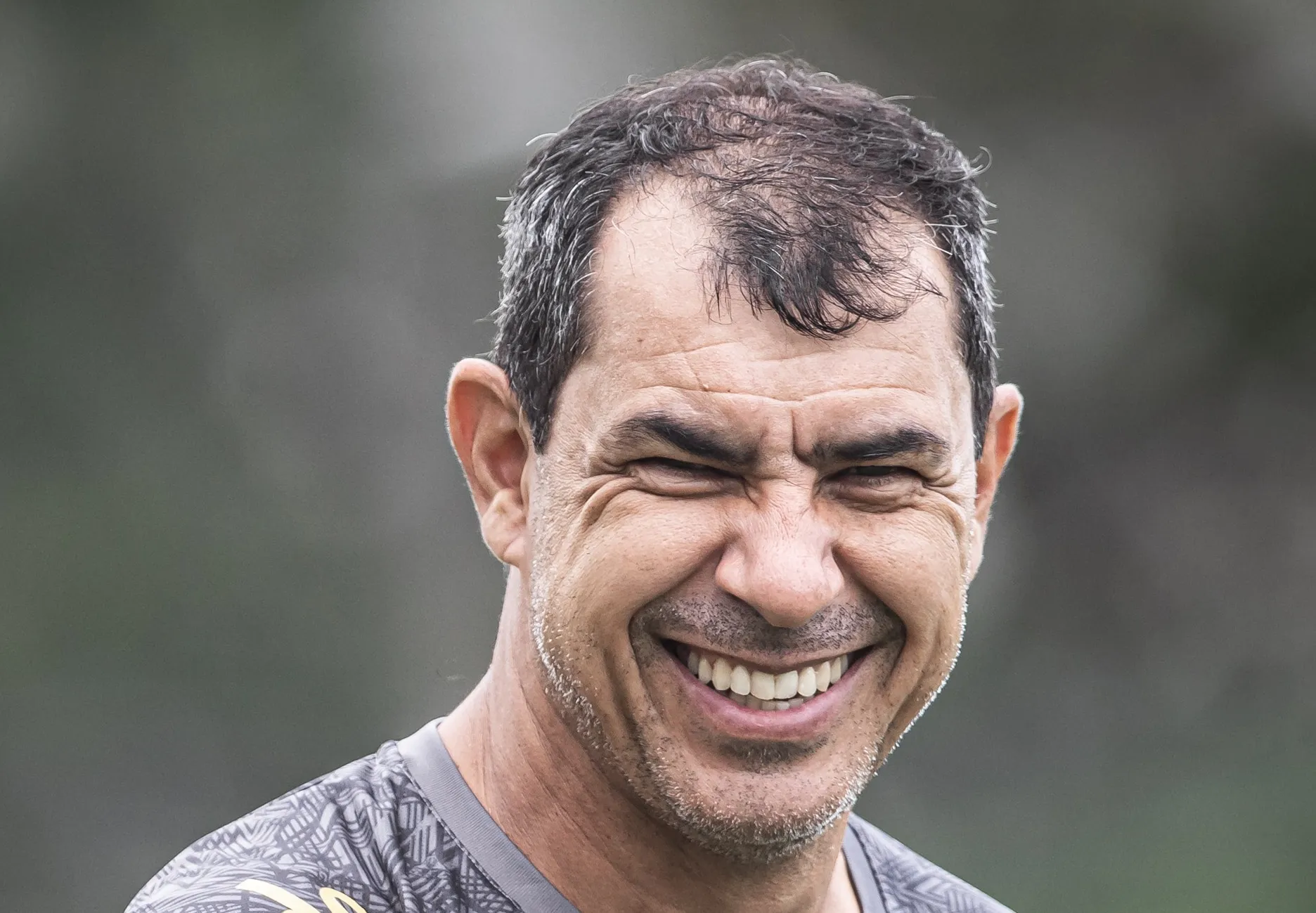 Feliz no Santos, Carille come&ccedil;a a ver um Menino da Vila surgir dentro de casa