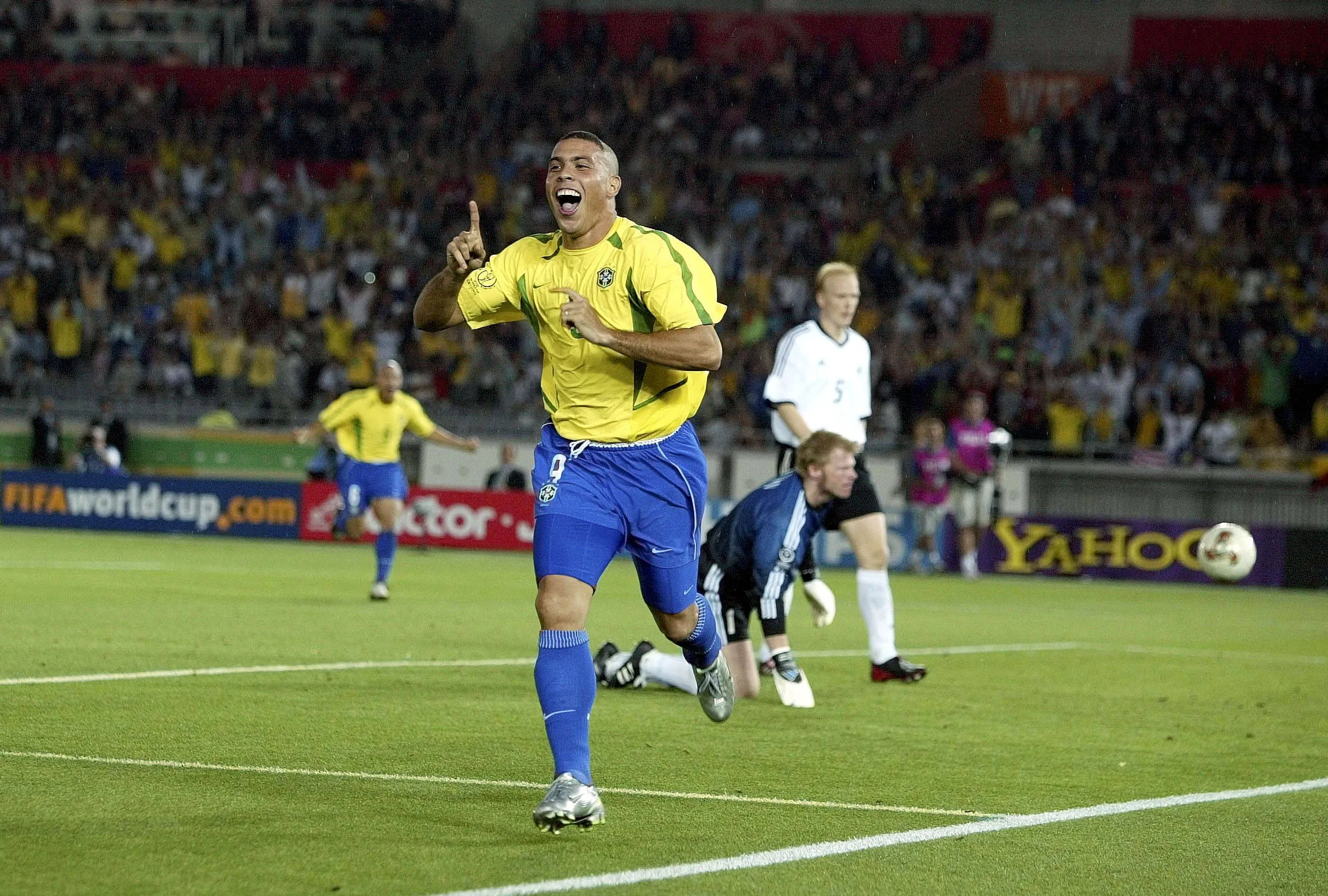 Ronaldo marcou os dois gols do título mundial de 2002, diante da Alemanha 