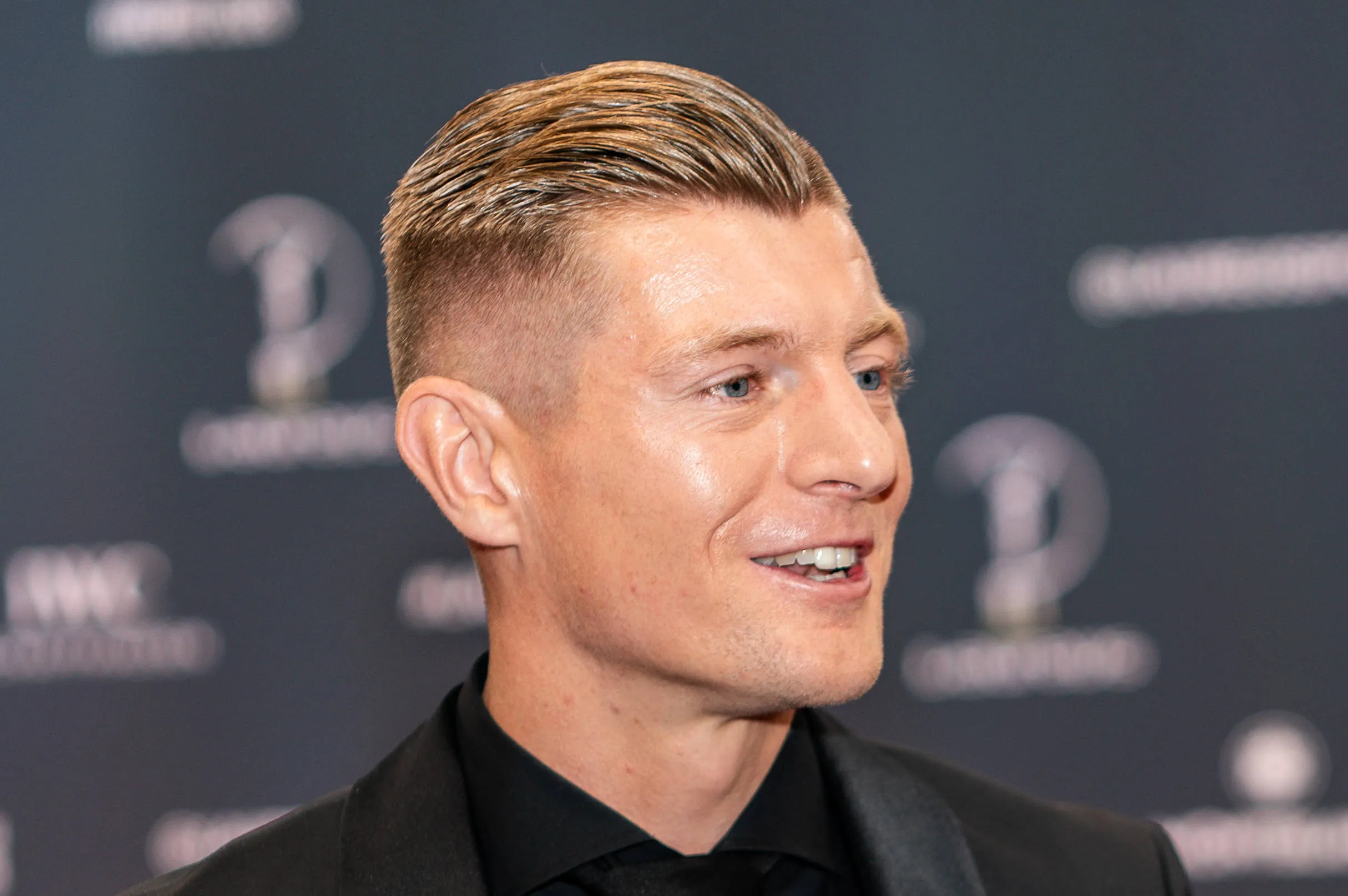 Kroos reconhece mérito do novo Real Madrid contra Barcelona — ‘Isso mudou e preciso elogiar’