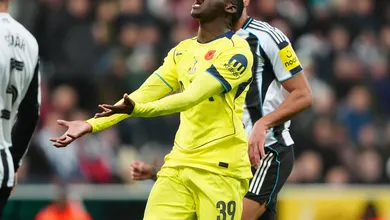 Tottenham cai em contradi&ccedil;&atilde;o e tem preju&iacute;zo duplo com elimina&ccedil;&atilde;o na Copa da Liga