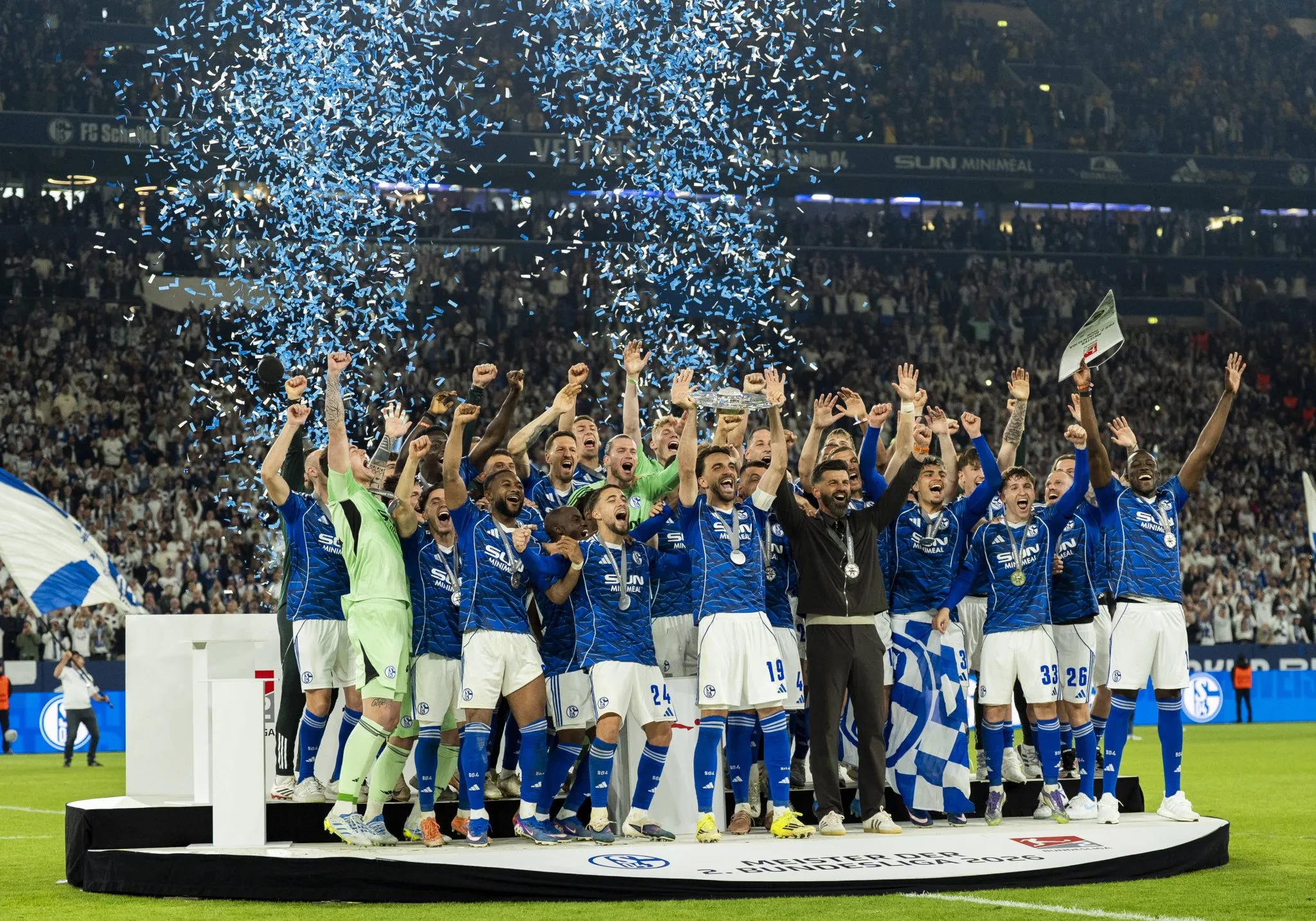 Schalke 04 &eacute; campe&atilde;o da Bundesliga 2 em 2025/26
