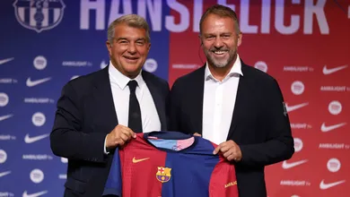 Presidente do Barcelona rasga elogios e detalha como Hansi Flick &lsquo;revolucionou&rsquo; o clube