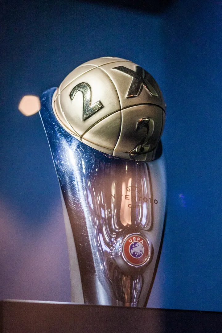 Trof&eacute;u Copa Intertoto