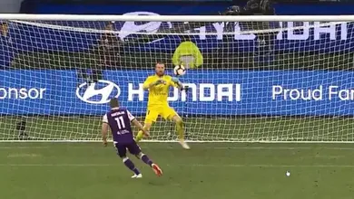 Esta cavadinha rid&iacute;cula foi o &uacute;ltimo chute como profissional deste atacante na final do Australiano