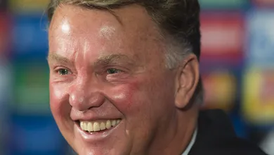 Van Gaal sobre ser t&eacute;cnico: &ldquo;Eu n&atilde;o fa&ccedil;o mais nada. S&oacute; delego e ganho muito dinheiro&rdquo;