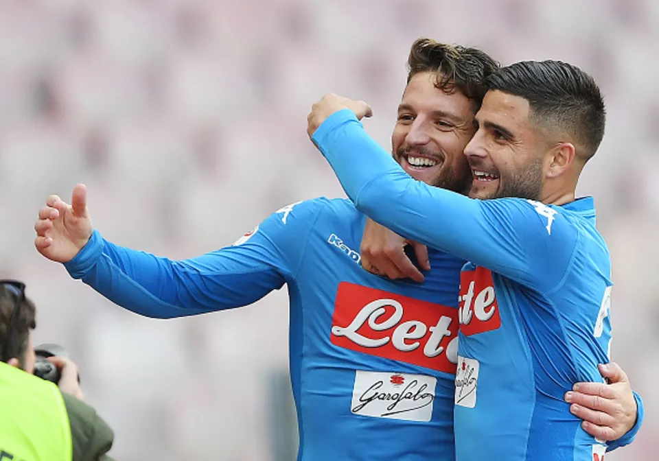 Napoli teve dificuldades e ajudas para virar e continuar l&iacute;der