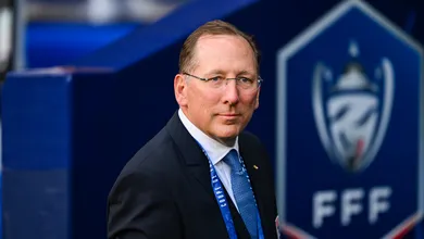 &lsquo;Coment&aacute;rios absurdos e declara&ccedil;&otilde;es hip&oacute;critas&rsquo;: PSG detona John Textor e amea&ccedil;a acionar justi&ccedil;a