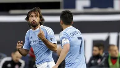 Pirlo demorou, mas seu primeiro gol nos EUA veio com uma bela cobran&ccedil;a de falta