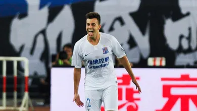 El Shaarawy fez dois lindos gols por cobertura para colocar o Shenhua na final da Copa da China