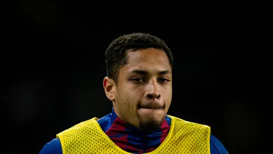 &lsquo;Foi excelente&rsquo;: Xavi finalmente elogia Vitor Roque no Barcelona