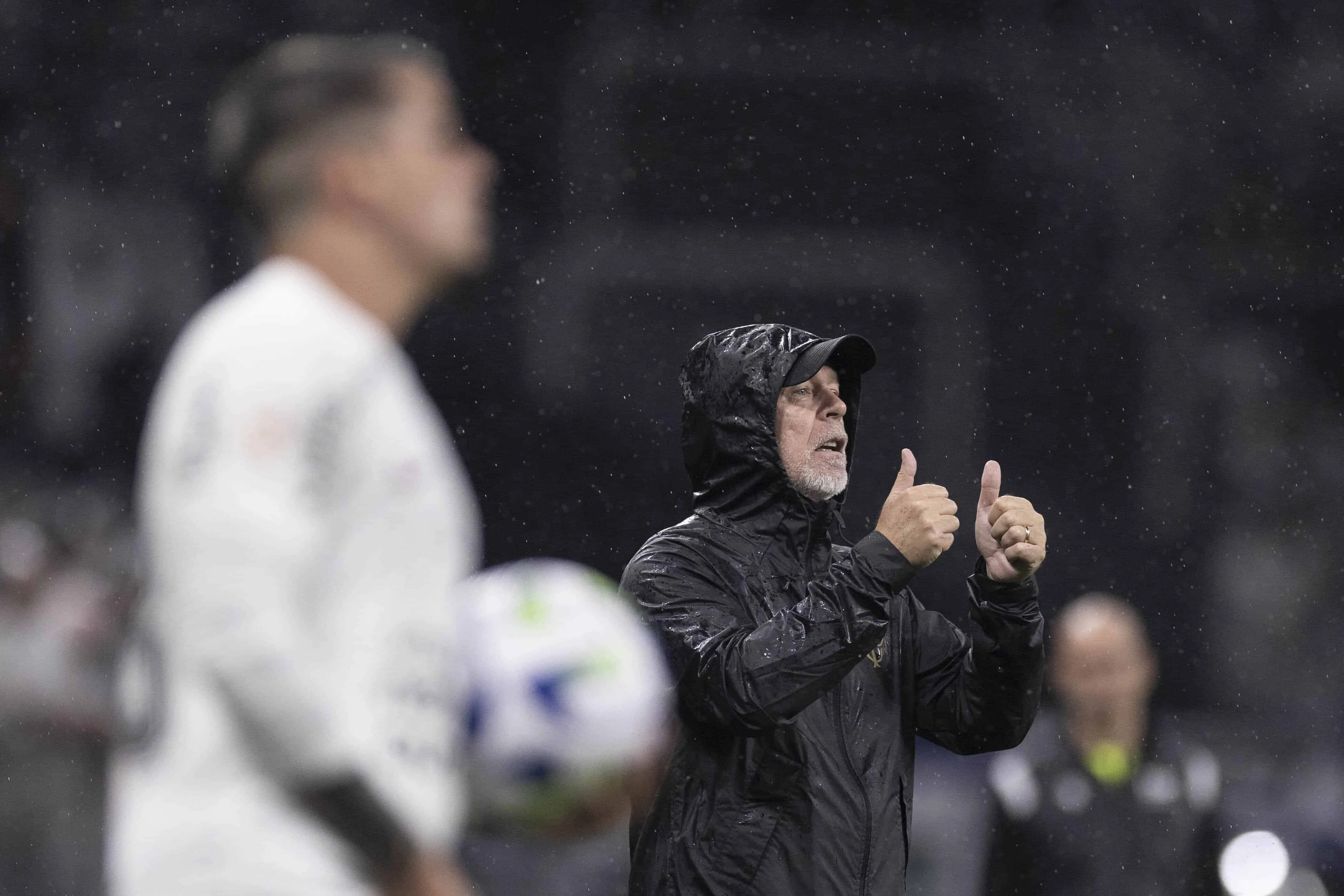 Surpresa com m&eacute;todos de Mano Menezes comprova que Corinthians foi terra de ningu&eacute;m durante todo o ano