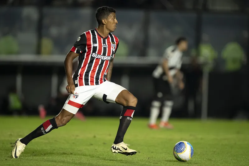 Luiz Gustavo, em a&ccedil;&atilde;o pelo S&atilde;o Paulo contra o Vasco