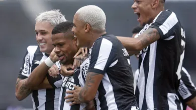 Sem sustos, mas com pouca inspira&ccedil;&atilde;o, time alternativo do Botafogo vence o Bangu pelo Carioca