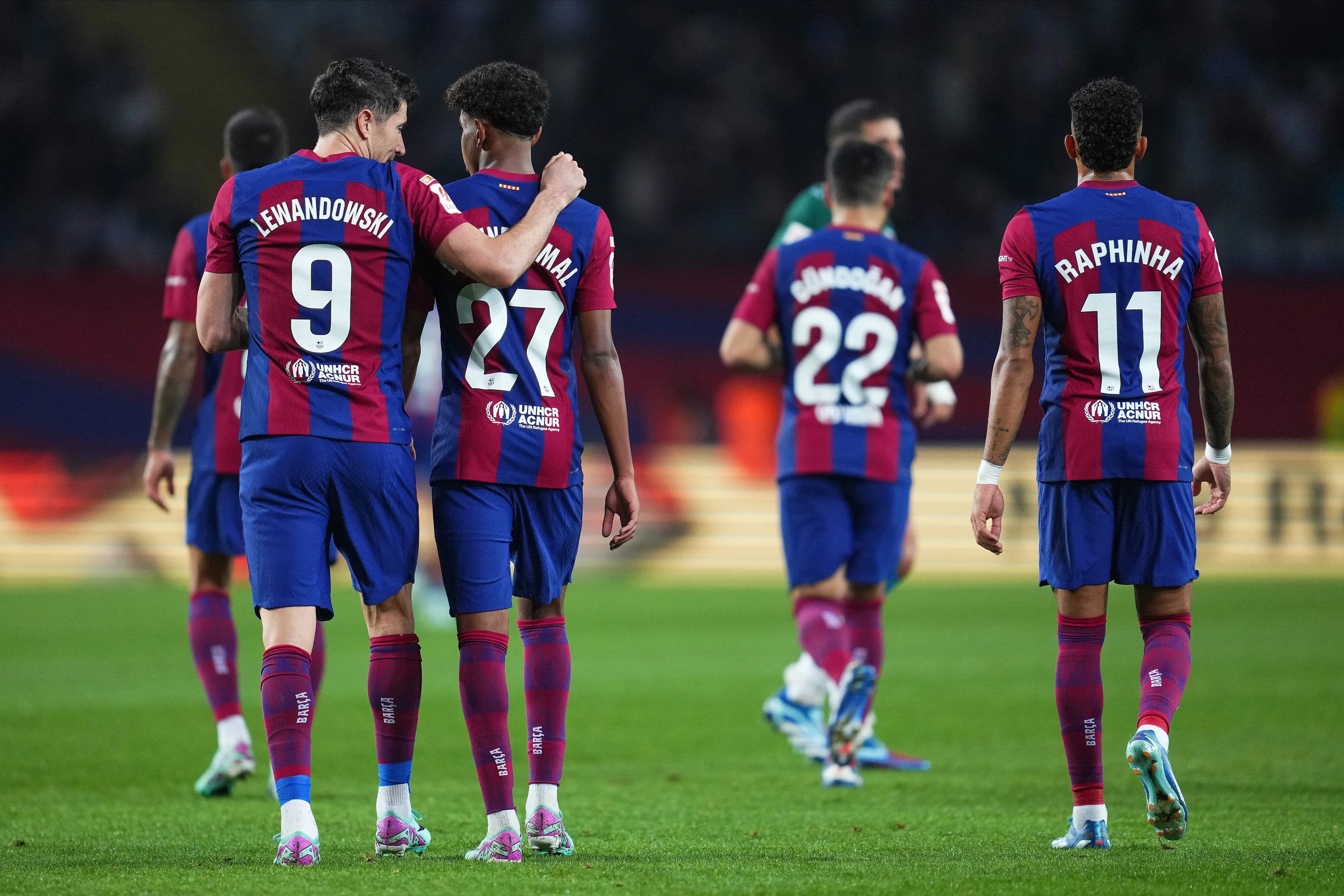 Reclama&ccedil;&atilde;o de Lewandowski com Lamine Yamal escancara clima tenso no Barcelona