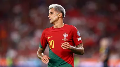 Desencontro por nova alavanca financeira trava chegada de Cancelo ao Barcelona