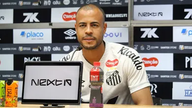 Apresentado, Mayke j&aacute; prev&ecirc; jogo para estrear e revela motivo para assinar com o Santos