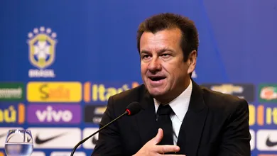 &lsquo;Se preparou 10 anos e fez igual eu&rsquo;: Dunga ataca trabalho de Tite na Sele&ccedil;&atilde;o e coloca at&eacute; m&atilde;e na conversa