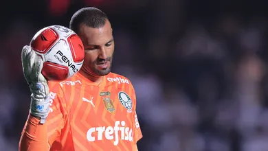 Palmeiras arranca bom resultado do S&atilde;o Paulo ap&oacute;s p&eacute;ssimo 1&ordm; tempo e reinven&ccedil;&atilde;o, com muita garra, na segunda etapa