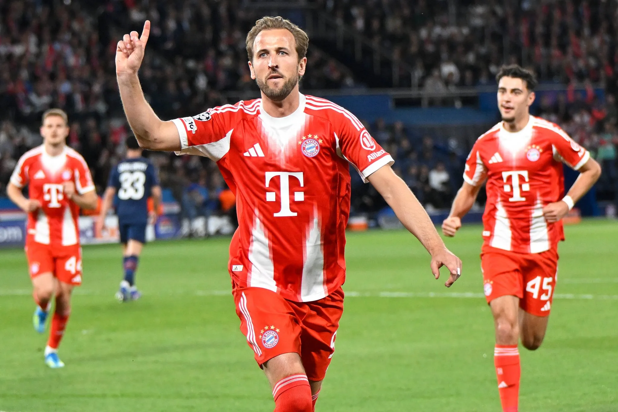 Harry Kane comemora gol pelo Bayern