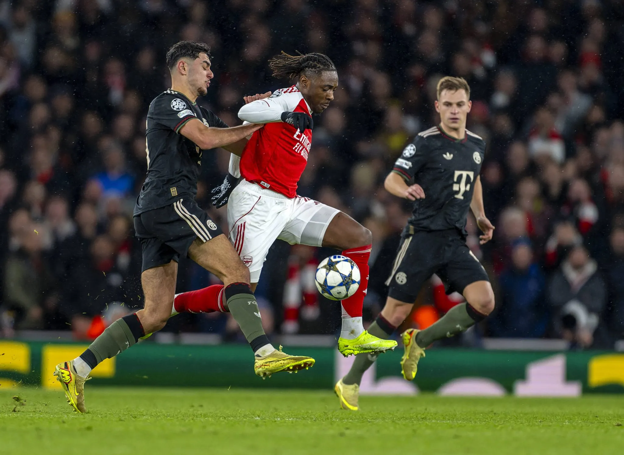 Arsenal e Bayern de Munique se enfrentaram pela primeira fase da Champions League
