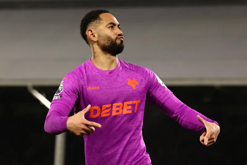 Matheus Cunha celebra gol pelo Wolverhampton 