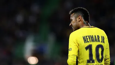 Quanto mais r&aacute;pido Neymar perceber que futebol &eacute; jogo de equipe, melhor para ele