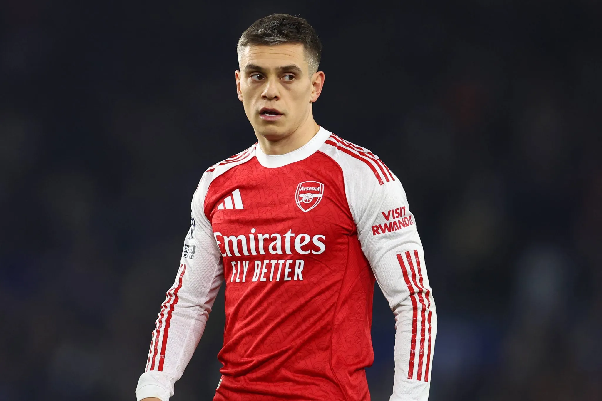 Leandro Trossard em partida do Arsenal