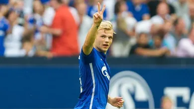 Schalke fez a aposta mais interessante da Bundesliga, e ela j&aacute; come&ccedil;ou a se pagar