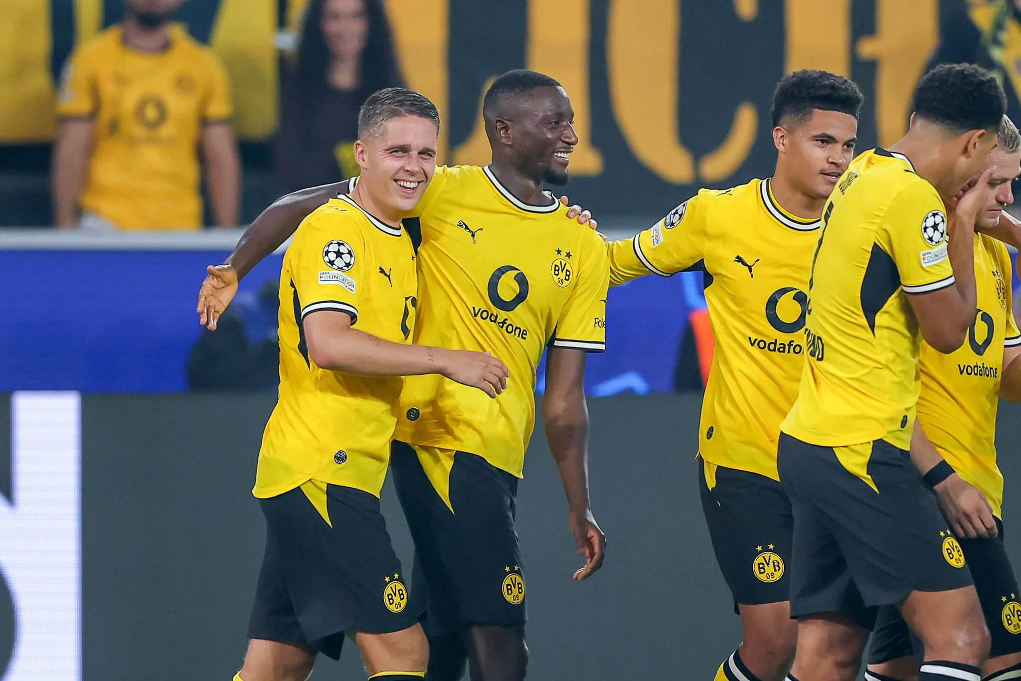 Borussia comemora vit&oacute;ria sobre o Villarreal na Champions League (Foto: IMAGO / Maximilian Koch)