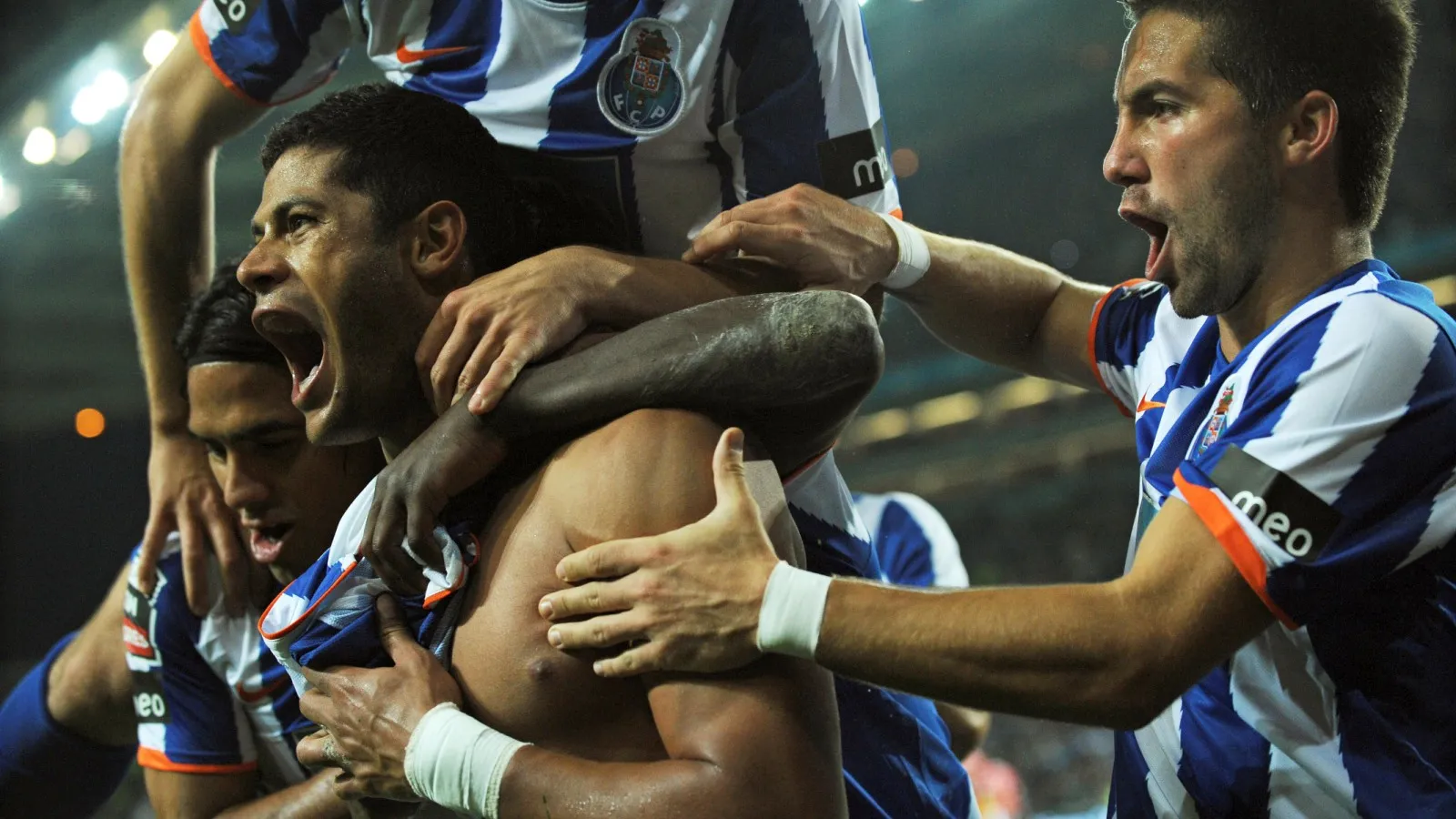 Carrasco do Benfica, Hulk j&aacute; deu enorme cala-boca aos racistas com um gola&ccedil;o