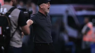 Tens&atilde;o precoce no Corinthians tem responsabilidade da nova diretoria e Mano Menezes n&atilde;o esconde isso