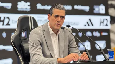 O que o executivo de futebol do Atl&eacute;tico-MG foi fazer em visita ao Arsenal