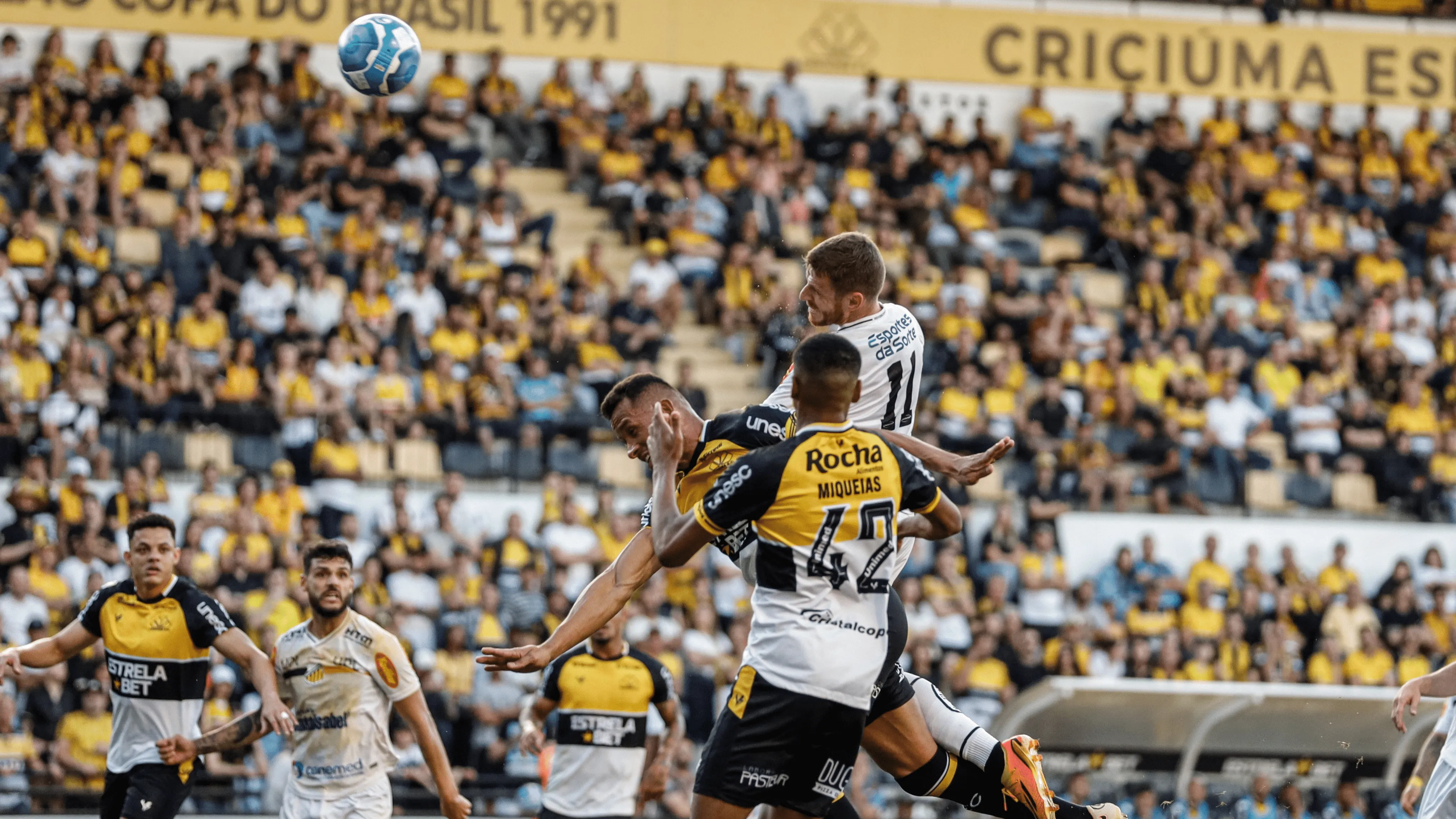 S&eacute;rie B tem novo l&iacute;der ap&oacute;s gol chorado e &lsquo;s&aacute;bado perfeito&rsquo;; veja como foi