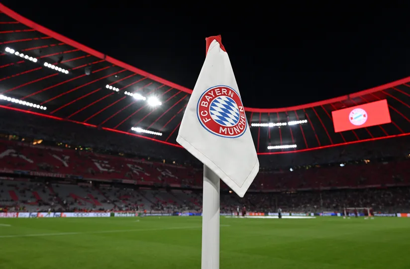 Bandeira do Bayern de Munique no escanteio da Allianz Arena. Foto: Icon Sport