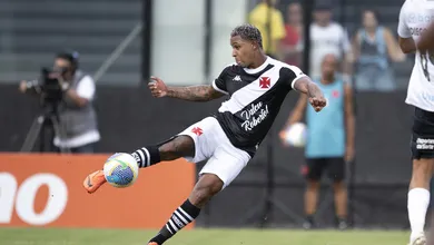 Vasco aproveita tradicionais falhas do Gr&ecirc;mio para estrear com vit&oacute;ria no Brasileiro