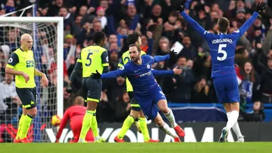 Higua&iacute;n se apresenta &agrave; Premier League com dois gols no 5 x 0 contra o Huddersfield