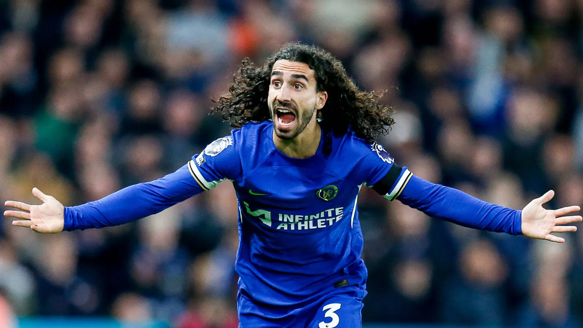 Marc Cucurella, lateral-esquerdo do Chelsea, durante a partida da Premier League entre Chelsea e Arsenal, em Stamford Bridge, em Londres, em 21 de outubro de 2023.