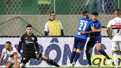 Cruzeiro abre vantagem cedo contra o S&atilde;o Paulo e reage no Brasileiro