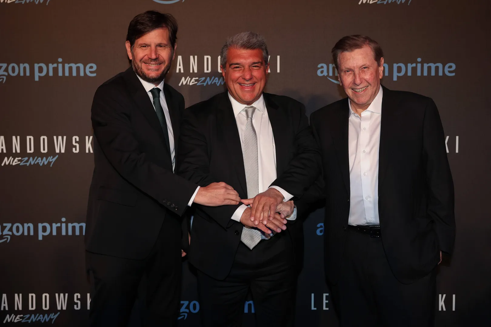 Foto: (Imago) - Joan Laporta, no centro, e Pini Zahavi, &agrave; direita