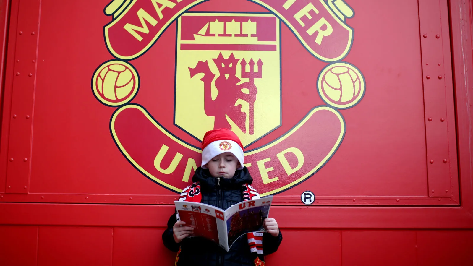 Manchester United pagar&aacute; vistos para torcedores viajarem &agrave; R&uacute;ssia em jogo da Liga Europa