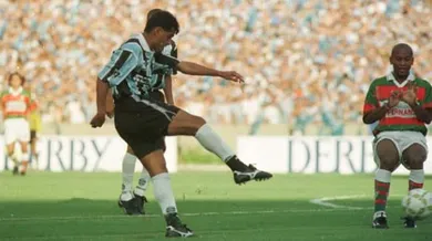 No dia de Gr&ecirc;mio x Libertad, um pouco da maestria de Arce com a camisa tricolor