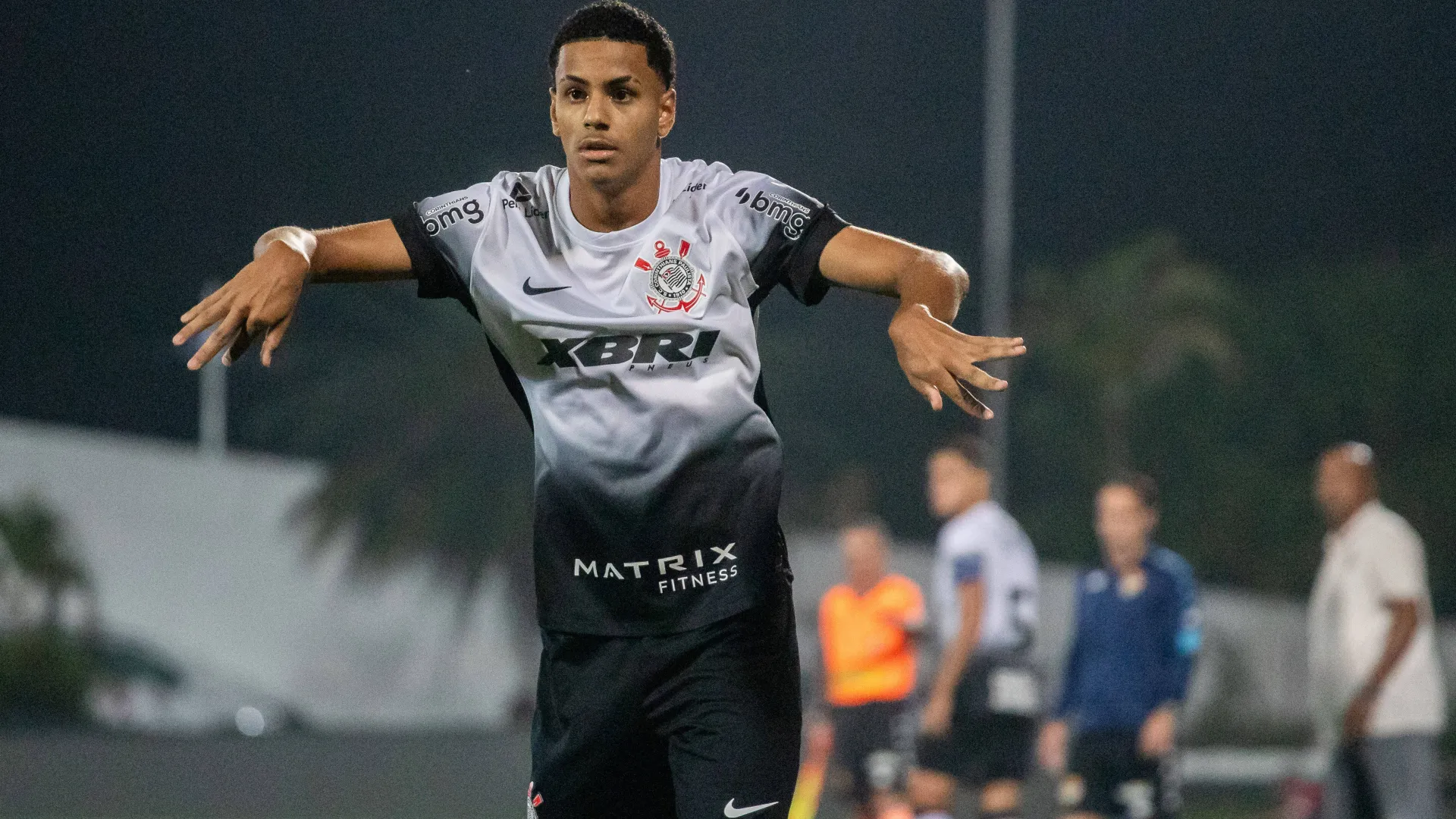 Denner, lateral do Corinthians, durante a partida entre Ituano e Corinthians, v&aacute;lida pelas oitavas de final da Copinha 2025, no Est&aacute;dio Bruno Jos&eacute; Daniel, em Santo Andr&eacute;, SP, no dia 17 de janeiro de 2025.
