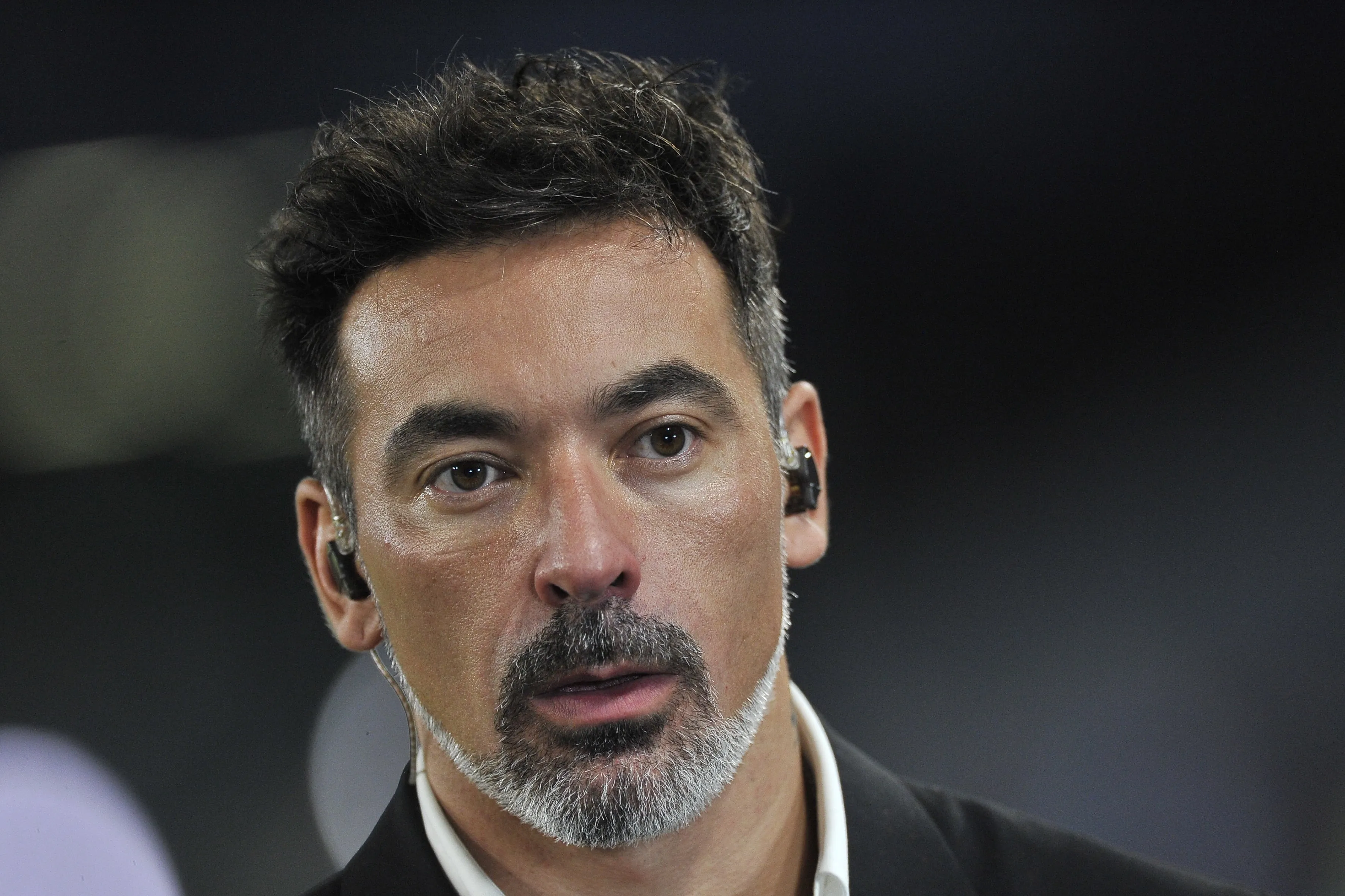 Lavezzi est&aacute; internado com fratura, mas ningu&eacute;m sabe exatamente o que aconteceu