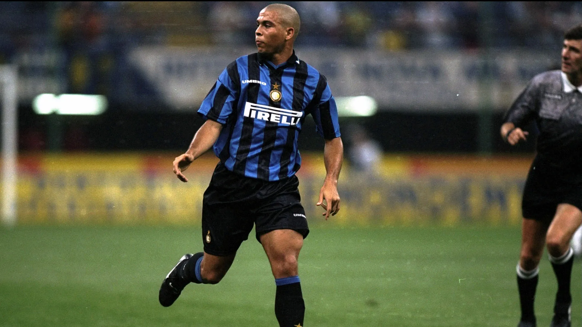 H&aacute; 20 anos, a Internazionale realizava o sonho de contratar Ronaldo e ele se tornava o Fen&ocirc;meno
