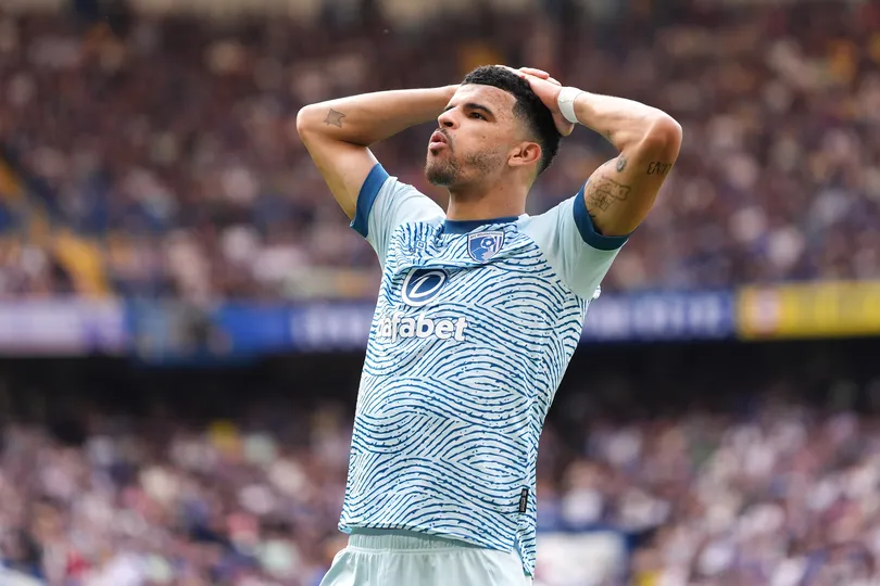 Tottenham aposta em Solanke para comandar o ataque, e substituir Kane