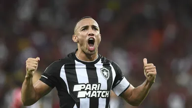 Mar&ccedil;al faz longo desabafo e acusa diretoria do Botafogo de mentir em caso de premia&ccedil;&atilde;o