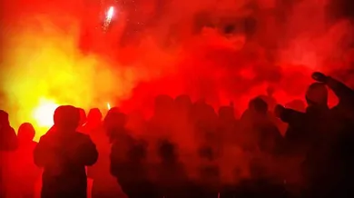 Os jogadores do Dortmund tiveram uma recep&ccedil;&atilde;o estrondosa na volta para casa ap&oacute;s o d&eacute;rbi